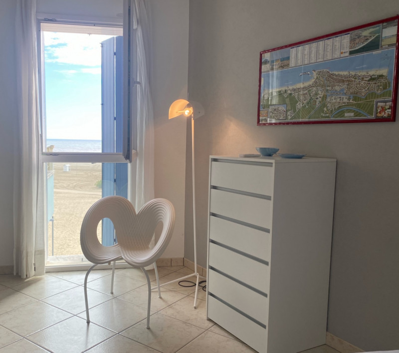 (Per INFO Mara 3481536890) A Caorle, nel lungomare Trieste, in un condominio fronte mare al terzo...