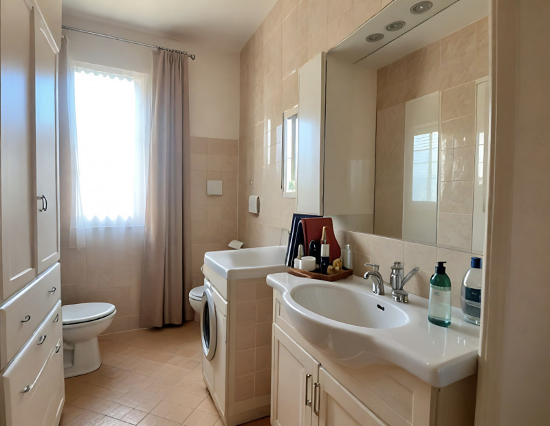 (Per INFO Mara 3481536890) A Caorle, nel lungomare Trieste, in un condominio fronte mare al terzo...