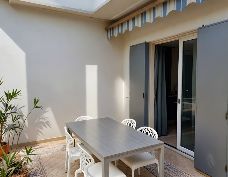 (Per INFO Mara 3481536890) A Caorle, nel lungomare Trieste, in un condominio fronte mare al terzo...