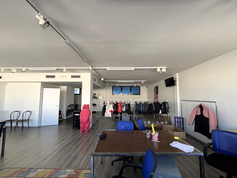 UFFICIO IN VENDITA NOVENTA PADOVANA*CAMIN* Nelle immediate vicinanze alla tangenziale e comodo al...