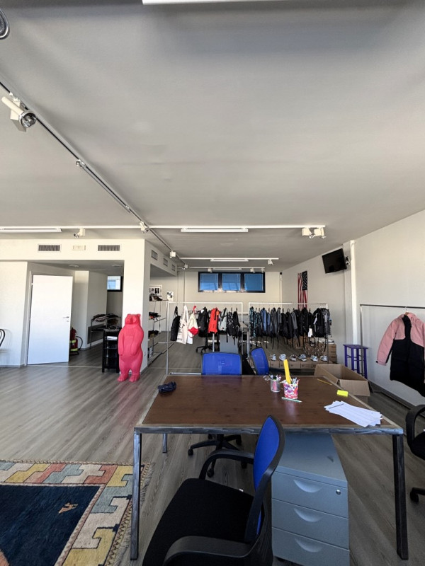 UFFICIO IN VENDITA NOVENTA PADOVANA*CAMIN* Nelle immediate vicinanze alla tangenziale e comodo al...