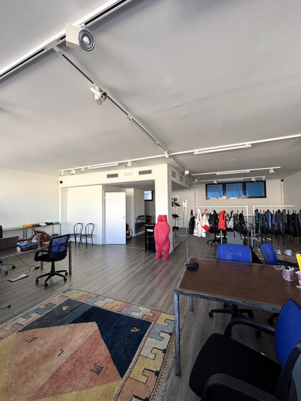 UFFICIO IN VENDITA NOVENTA PADOVANA*CAMIN* Nelle immediate vicinanze alla tangenziale e comodo al...