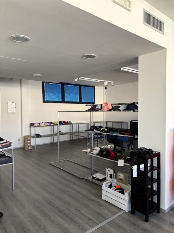 UFFICIO IN VENDITA NOVENTA PADOVANA*CAMIN* Nelle immediate vicinanze alla tangenziale e comodo al...