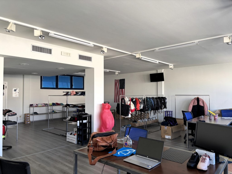 UFFICIO IN VENDITA NOVENTA PADOVANA*CAMIN* Nelle immediate vicinanze alla tangenziale e comodo al...