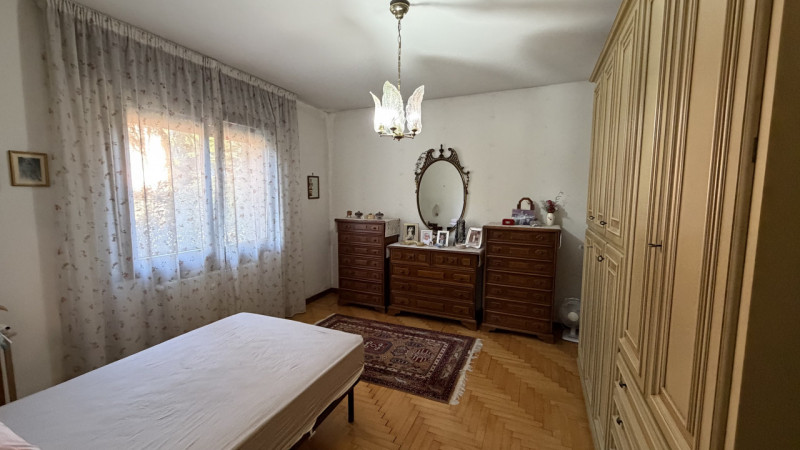 Scopri questo incantevole appartamento quadrilocale di ben 140 mq situato nel cuore della rinomat...