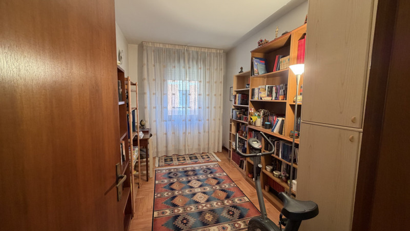 Scopri questo incantevole appartamento quadrilocale di ben 140 mq situato nel cuore della rinomat...