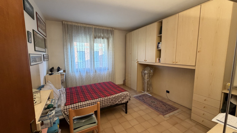 Scopri questo incantevole appartamento quadrilocale di ben 140 mq situato nel cuore della rinomat...