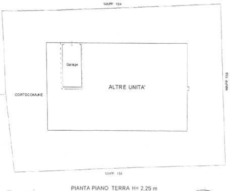Scopri questo incantevole appartamento quadrilocale di ben 140 mq situato nel cuore della rinomat...
