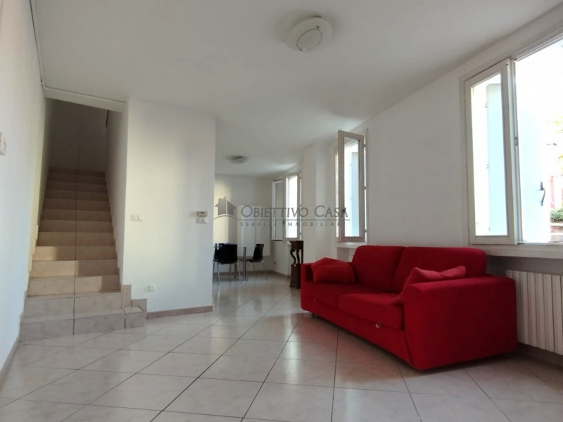 Rif. BT110 – Proponiamo graziosa e ben tenuta casa accostata di circa 65 mq in quartiere verde e ...