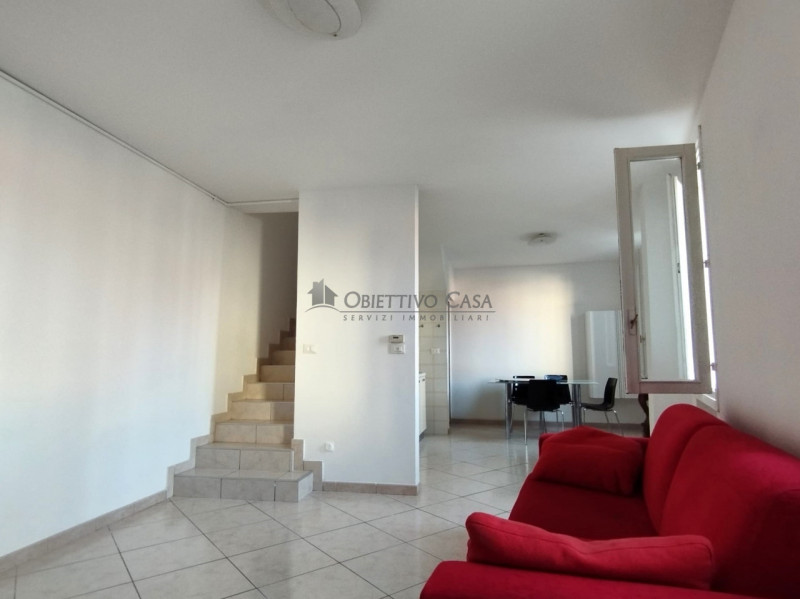 Rif. BT110 – Proponiamo graziosa e ben tenuta casa accostata di circa 65 mq in quartiere verde e ...