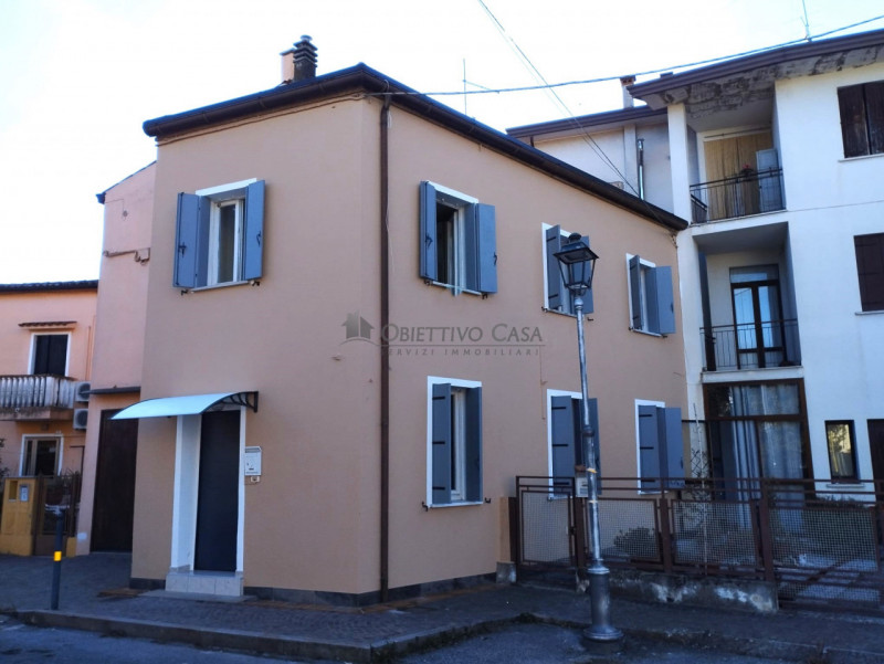 Rif. BT110 – Proponiamo graziosa e ben tenuta casa accostata di circa 65 mq in quartiere verde e ...