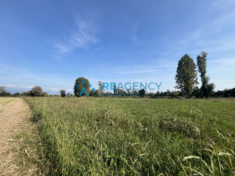 Scopri un'opportunità unica con questo terreno agricolo situato a Pojanella di Bressanvido, estes...