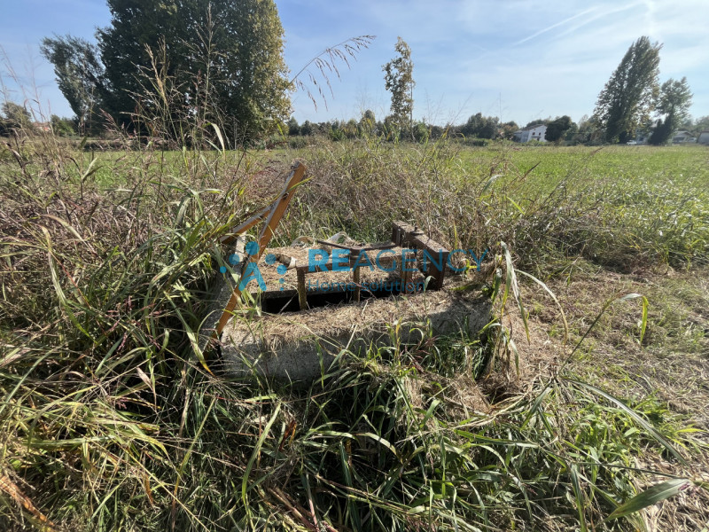 Scopri un'opportunità unica con questo terreno agricolo situato a Pojanella di Bressanvido, estes...