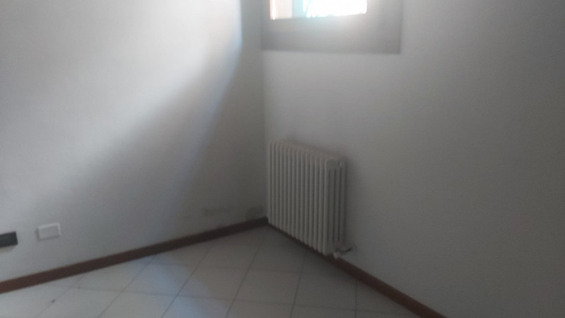 Nel cuore del centro storico ma fuori dalla zona ZTL, proponiamo in vendita un elegante ufficio a...