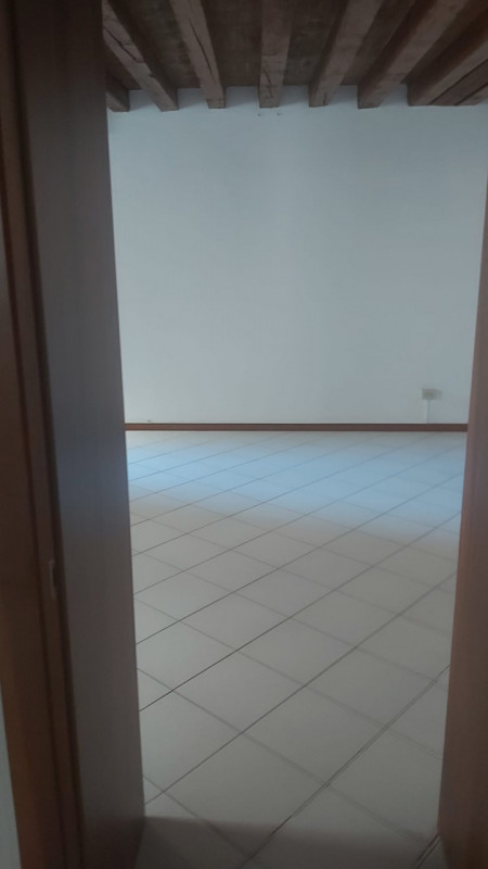 Nel cuore del centro storico ma fuori dalla zona ZTL, proponiamo in vendita un elegante ufficio a...