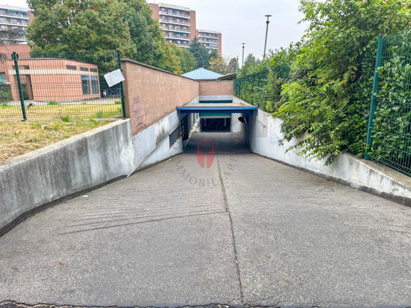 garage-Box-posto auto in Affitto a Torino