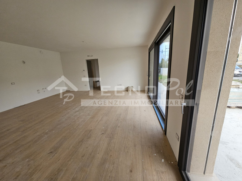 LOREGGIA - A soli 3 km dal centro del paese proponiamo questa moderna palazzina di sole sette uni...