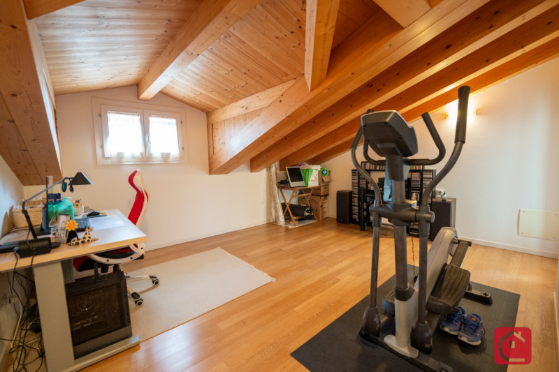 Proponiamo in vendita un raffinato appartamento duplex situato nel cuore di Tencarola, una delle ...