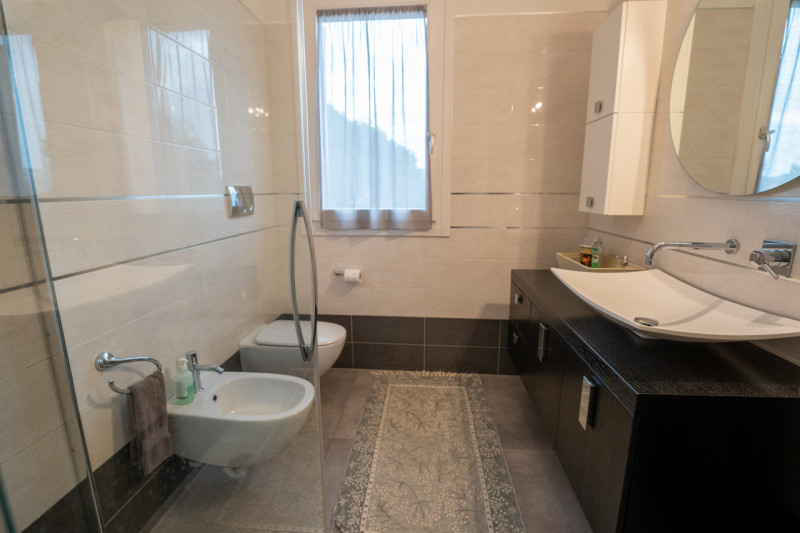 Proponiamo in vendita un raffinato appartamento duplex situato nel cuore di Tencarola, una delle ...