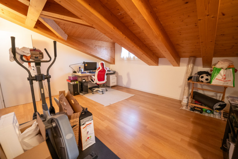 Proponiamo in vendita un raffinato appartamento duplex situato nel cuore di Tencarola, una delle ...