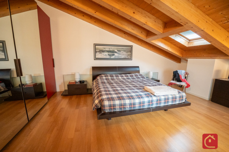 Proponiamo in vendita un raffinato appartamento duplex situato nel cuore di Tencarola, una delle ...