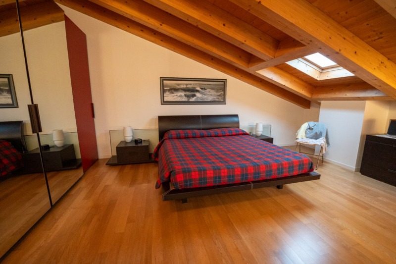 Proponiamo in vendita un raffinato appartamento duplex situato nel cuore di Tencarola, una delle ...