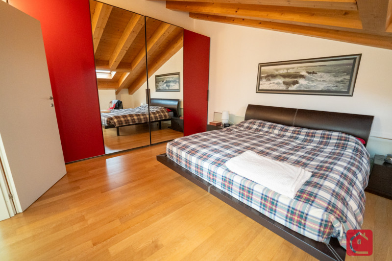 Proponiamo in vendita un raffinato appartamento duplex situato nel cuore di Tencarola, una delle ...