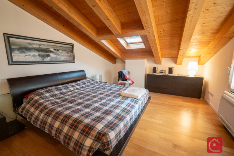 Proponiamo in vendita un raffinato appartamento duplex situato nel cuore di Tencarola, una delle ...