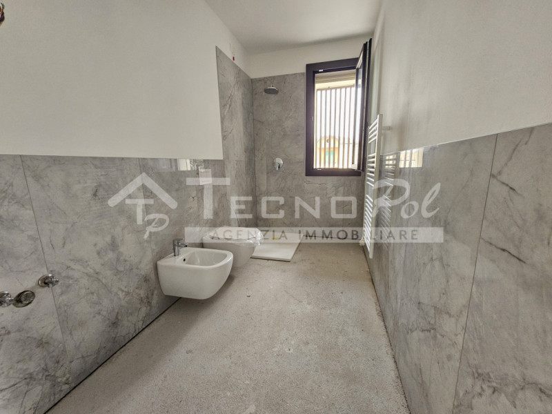 LOREGGIA - A soli 3 km dal centro del paese proponiamo questa moderna palazzina di sole sette uni...