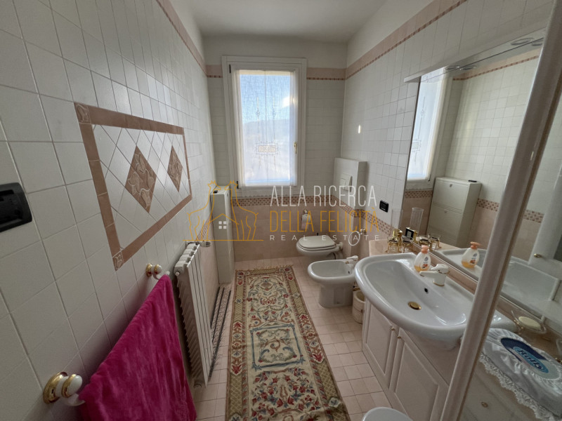 SCHIO - Centro: In zona residenziale ricercata APPARTAMENTO BILOCALE mai abitato. Cl. En. E IPE 1...