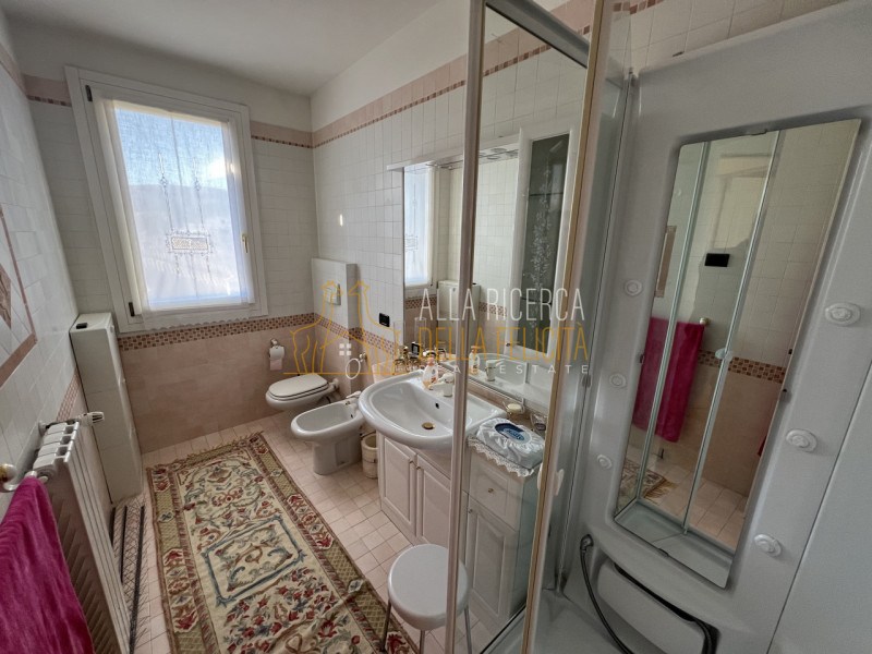 SCHIO - Centro: In zona residenziale ricercata APPARTAMENTO BILOCALE mai abitato. Cl. En. E IPE 1...