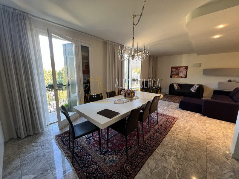 SCHIO - Centro: In zona residenziale ricercata prestigioso APPARTAMENTO BILOCALE, con garage sing...