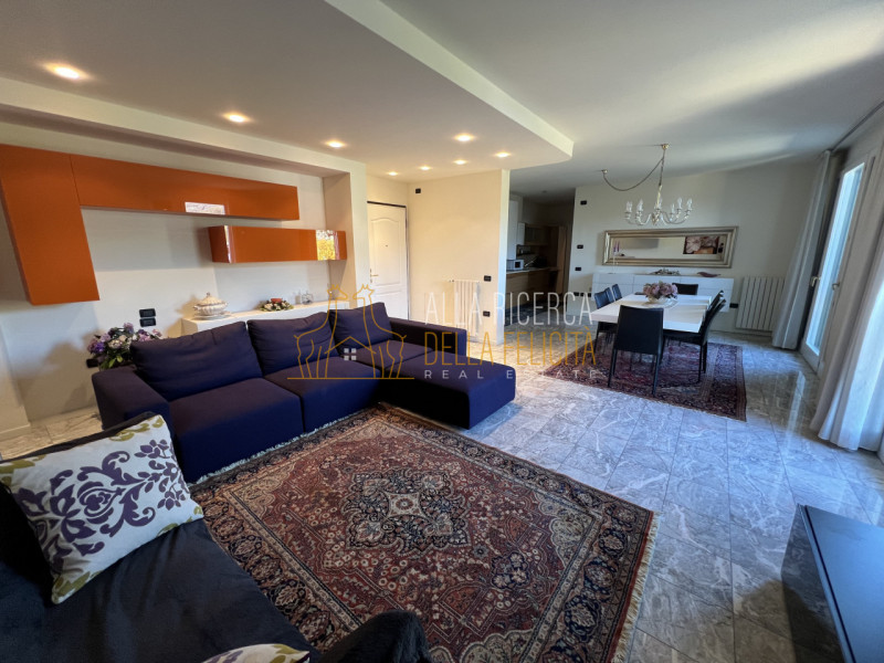 SCHIO - Centro: In zona residenziale ricercata prestigioso APPARTAMENTO BILOCALE, con garage sing...