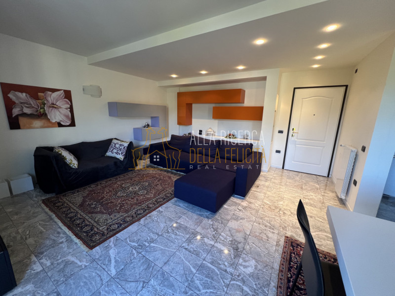 SCHIO - Centro: In zona residenziale ricercata prestigioso APPARTAMENTO BILOCALE, con garage sing...