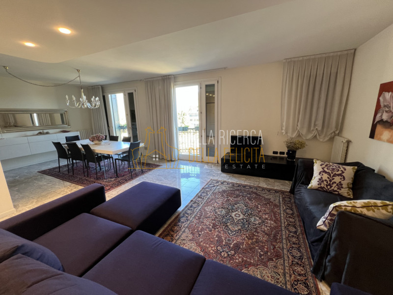 SCHIO - Centro: In zona residenziale ricercata prestigioso APPARTAMENTO BILOCALE, con garage sing...