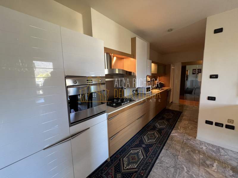 SCHIO - Centro: In zona residenziale ricercata prestigioso APPARTAMENTO BILOCALE, con garage sing...