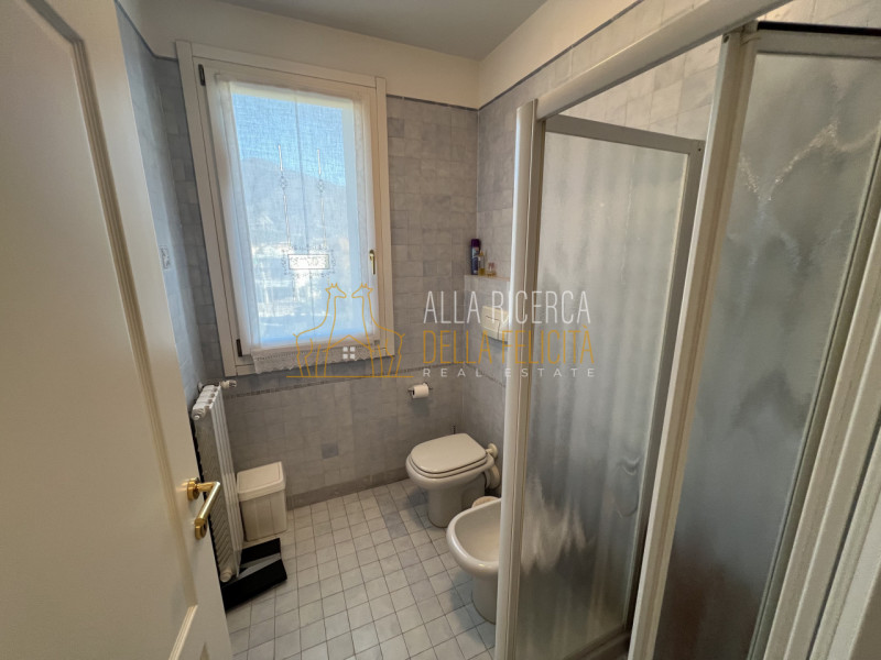 SCHIO - Centro: In zona residenziale ricercata prestigioso APPARTAMENTO BILOCALE, con garage sing...