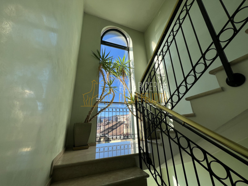 SCHIO - Centro: In zona residenziale ricercata prestigioso APPARTAMENTO BILOCALE, con garage sing...