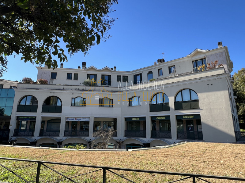 SCHIO - Centro: In zona residenziale ricercata prestigioso APPARTAMENTO BILOCALE, con garage sing...