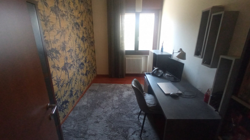 Montegrotto Terme, in quartiere residenziale e comodo ai servizi, proponiamo in vendita un' elega...