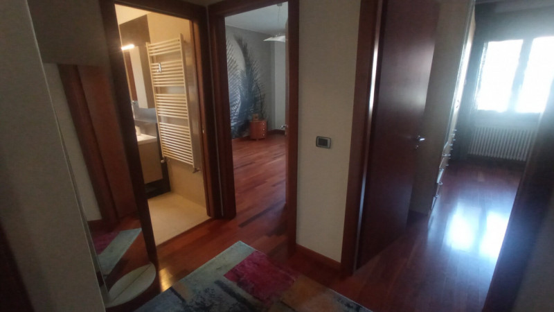 Montegrotto Terme, in quartiere residenziale e comodo ai servizi, proponiamo in vendita un' elega...