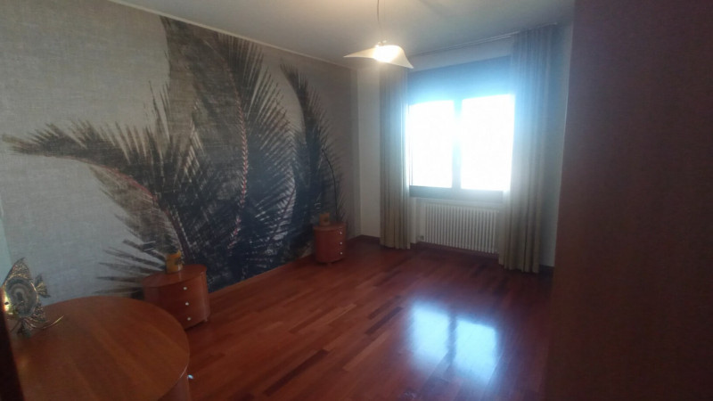 Montegrotto Terme, in quartiere residenziale e comodo ai servizi, proponiamo in vendita un' elega...