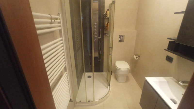 Montegrotto Terme, in quartiere residenziale e comodo ai servizi, proponiamo in vendita un' elega...