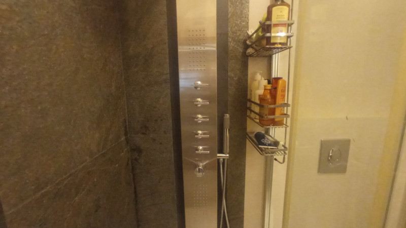 Montegrotto Terme, in quartiere residenziale e comodo ai servizi, proponiamo in vendita un' elega...