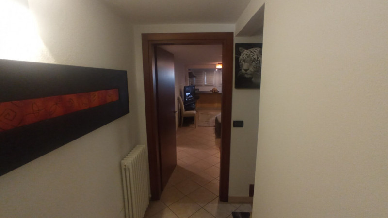 Montegrotto Terme, in quartiere residenziale e comodo ai servizi, proponiamo in vendita un' elega...