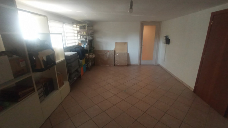 Montegrotto Terme, in quartiere residenziale e comodo ai servizi, proponiamo in vendita un' elega...