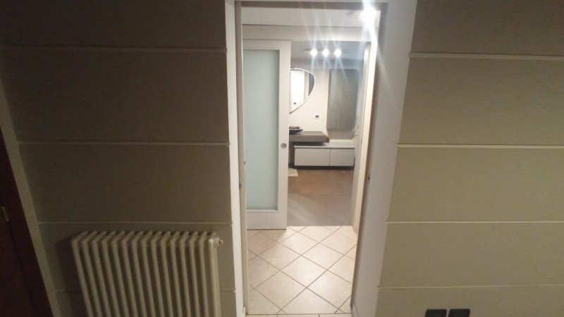 Montegrotto Terme, in quartiere residenziale e comodo ai servizi, proponiamo in vendita un' elega...