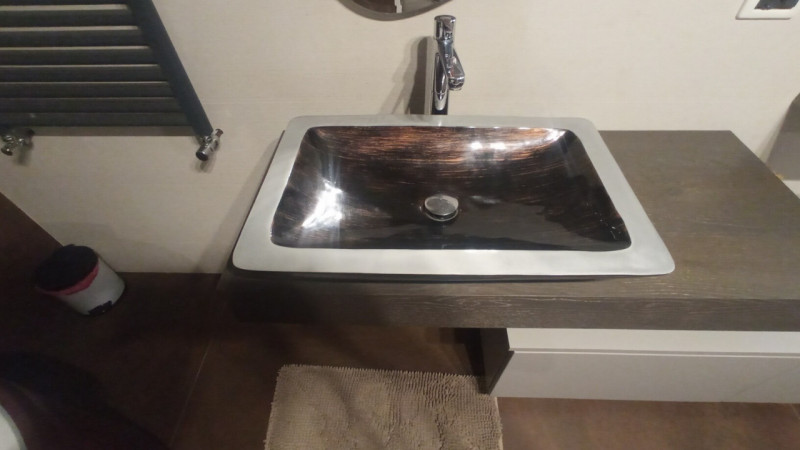 Montegrotto Terme, in quartiere residenziale e comodo ai servizi, proponiamo in vendita un' elega...