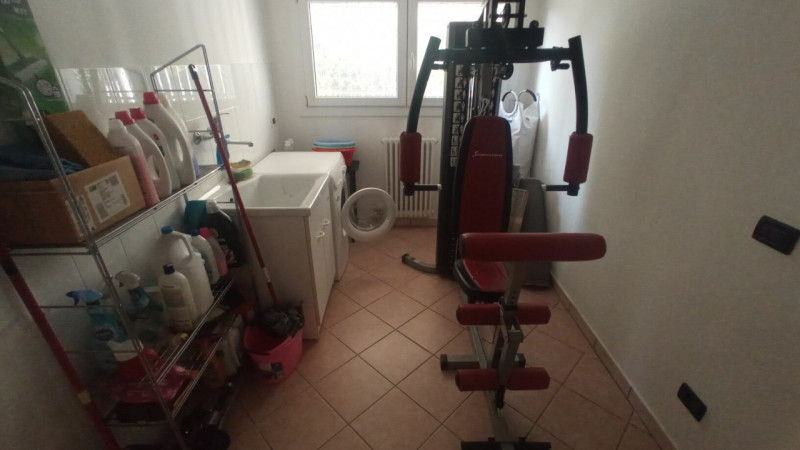 Montegrotto Terme, in quartiere residenziale e comodo ai servizi, proponiamo in vendita un' elega...