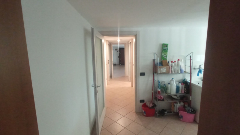 Montegrotto Terme, in quartiere residenziale e comodo ai servizi, proponiamo in vendita un' elega...